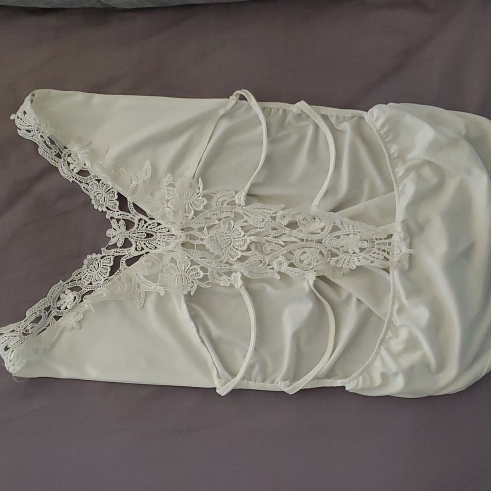 Backless white top - Picture 3 of 4